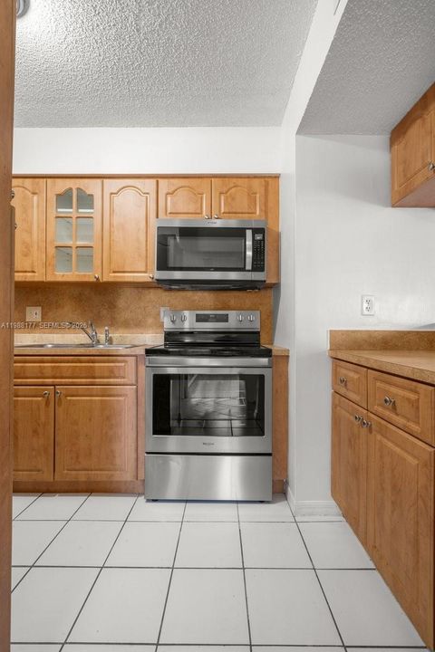 Activo con contrato: $225,000 (2 camas, 2 baños, 921 Pies cuadrados)