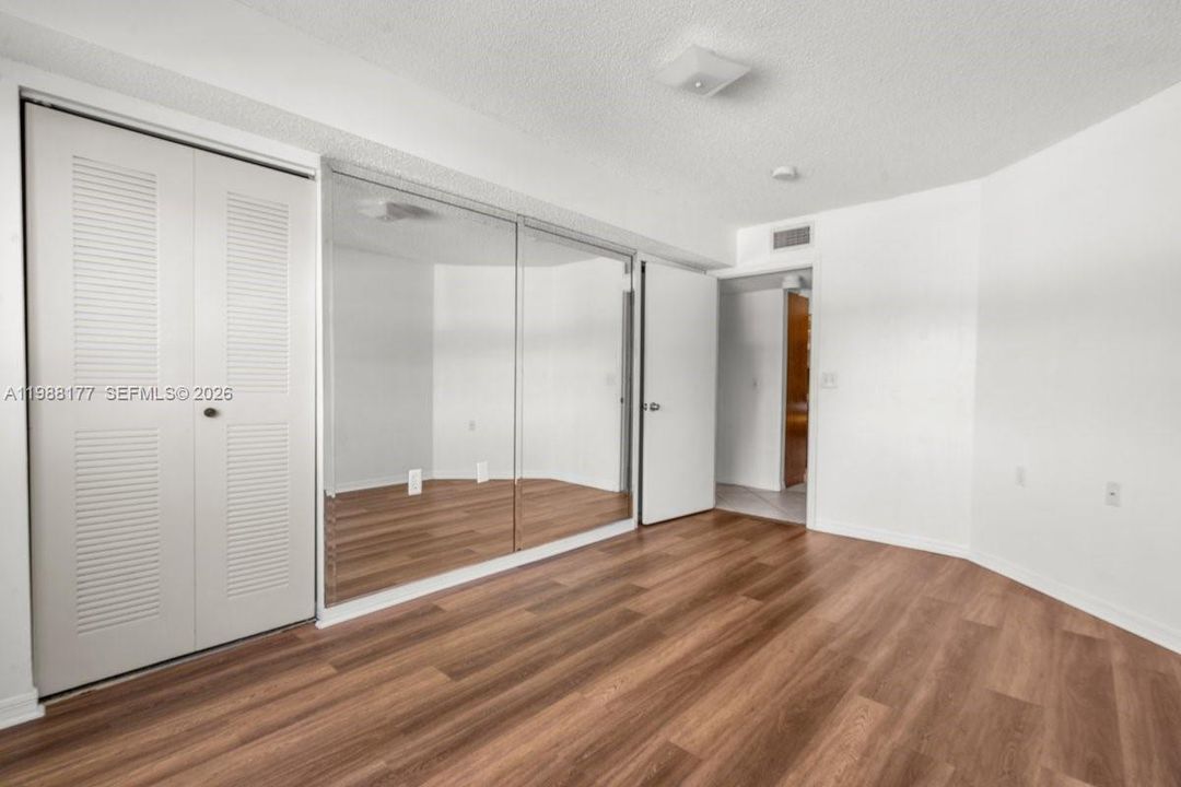 Activo con contrato: $225,000 (2 camas, 2 baños, 921 Pies cuadrados)