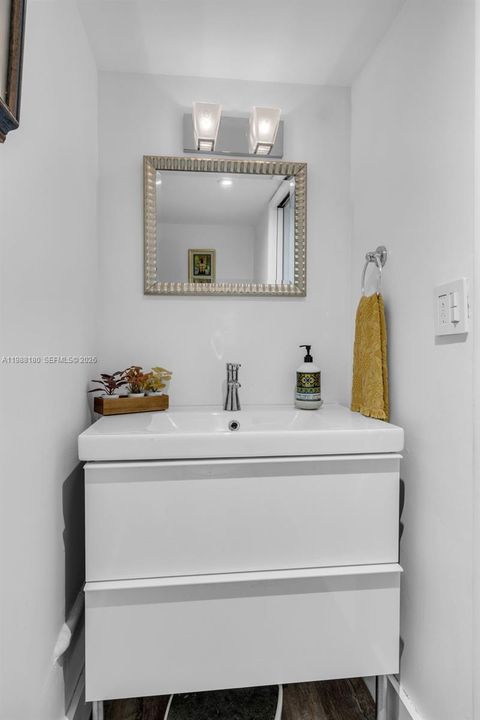 Под контрактом: $2,450 (1 спален, 1 ванн, 804 Квадратных фут)