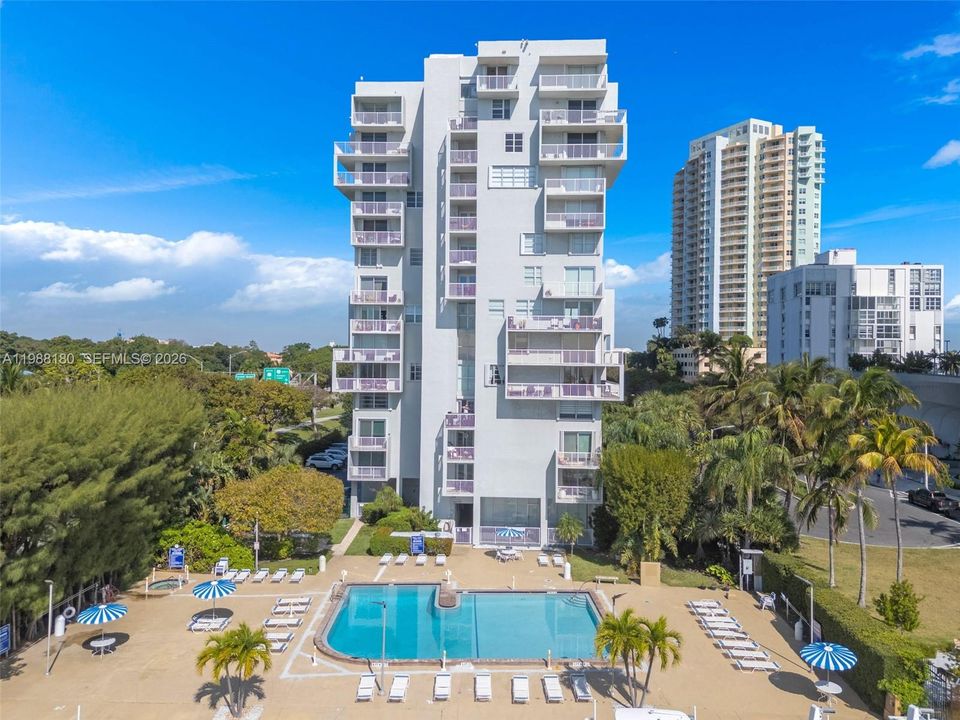 Под контрактом: $2,450 (1 спален, 1 ванн, 804 Квадратных фут)