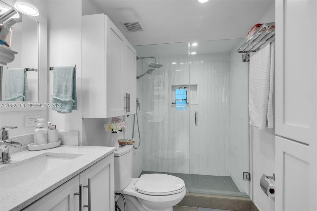 Под контрактом: $2,450 (1 спален, 1 ванн, 804 Квадратных фут)