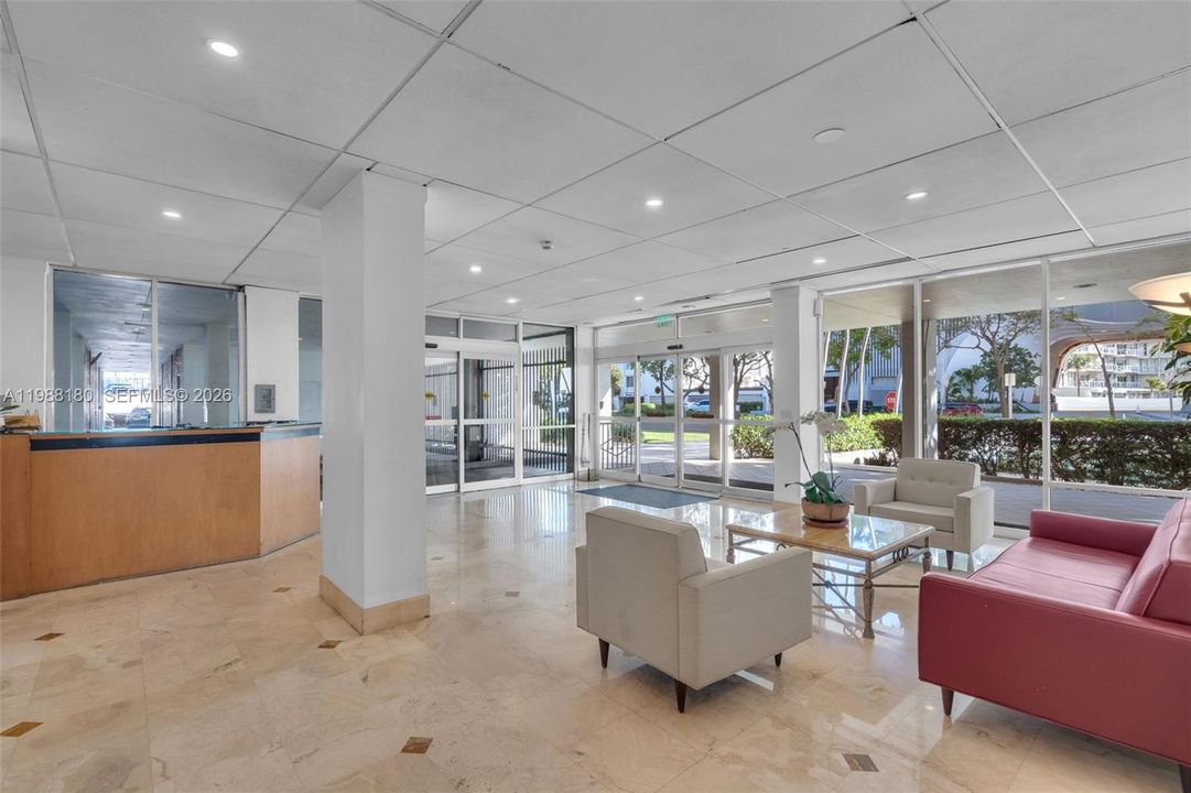 Под контрактом: $2,450 (1 спален, 1 ванн, 804 Квадратных фут)