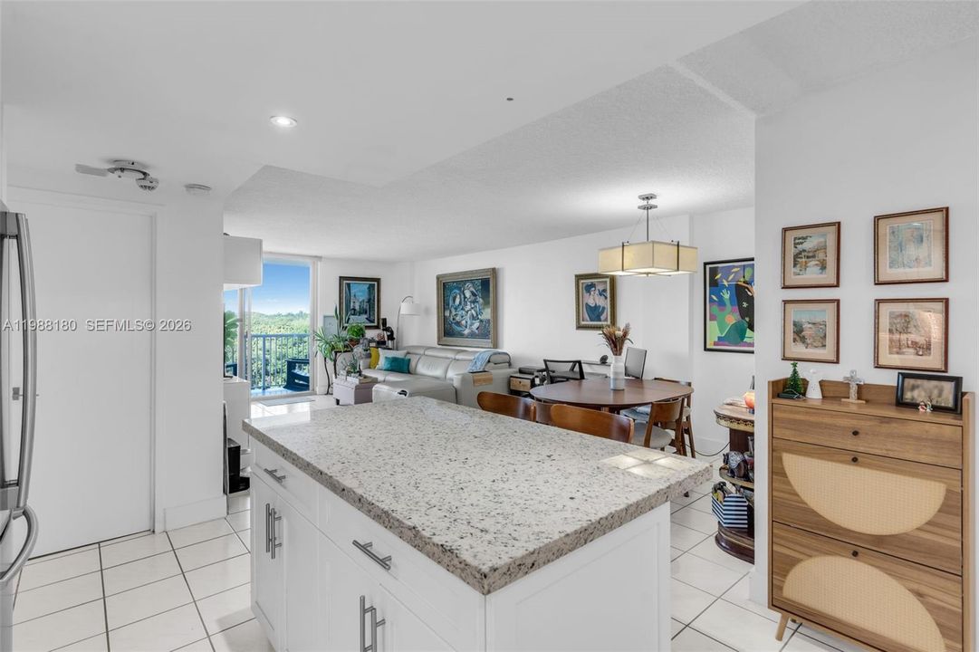 Под контрактом: $2,450 (1 спален, 1 ванн, 804 Квадратных фут)