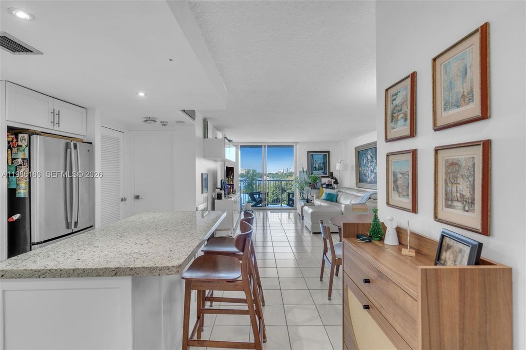 Под контрактом: $2,450 (1 спален, 1 ванн, 804 Квадратных фут)