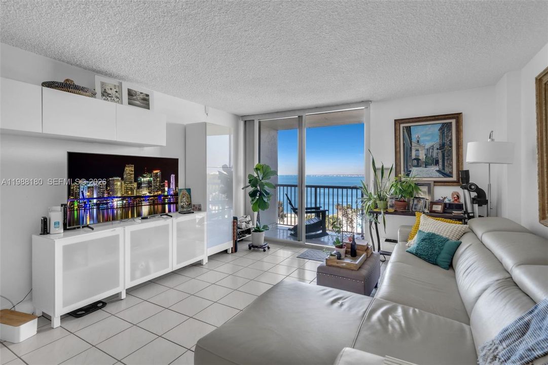 Под контрактом: $2,450 (1 спален, 1 ванн, 804 Квадратных фут)