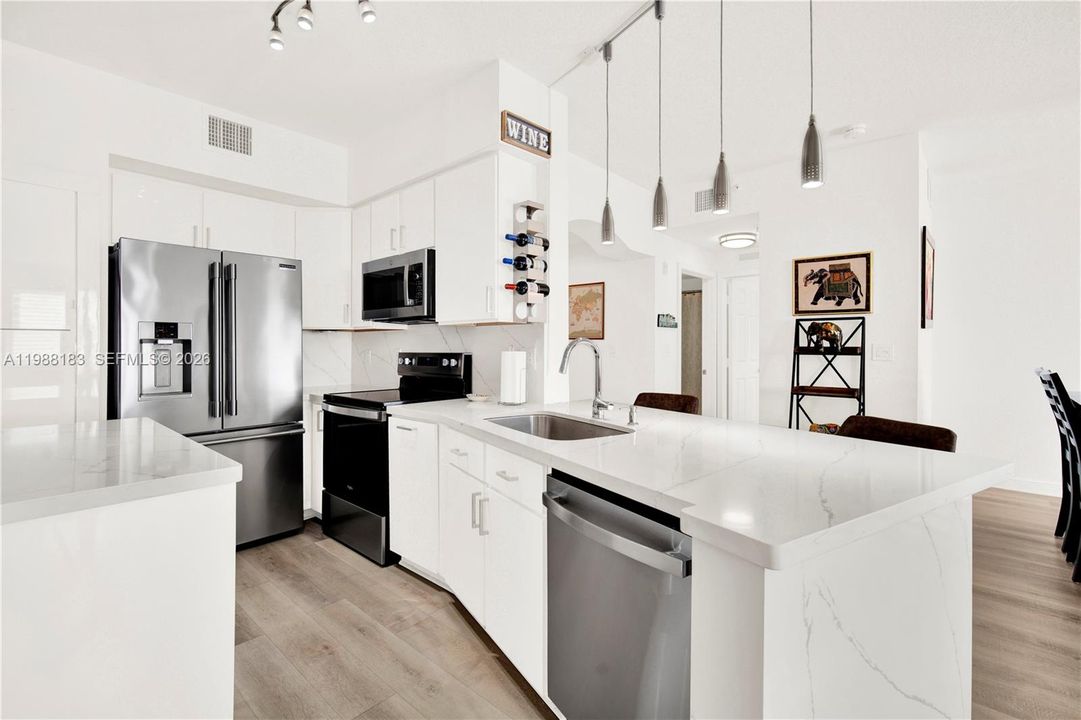 Vendido Recientemente: $479,000 (2 camas, 2 baños, 1145 Pies cuadrados)
