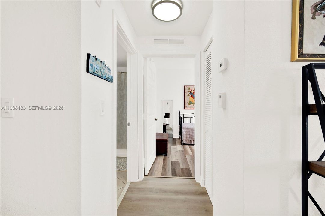 Vendido Recientemente: $479,000 (2 camas, 2 baños, 1145 Pies cuadrados)