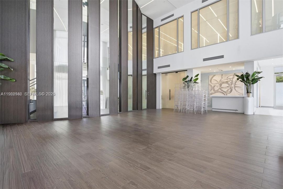 Impecable Interior Clubhouse