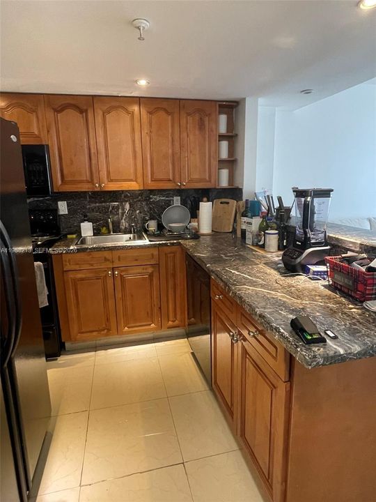 For Sale: $345,000 (1 beds, 1 baths, 814 Square Feet)