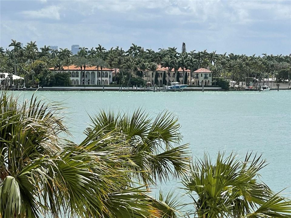 For Sale: $345,000 (1 beds, 1 baths, 814 Square Feet)