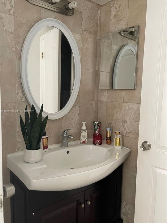 For Sale: $345,000 (1 beds, 1 baths, 814 Square Feet)