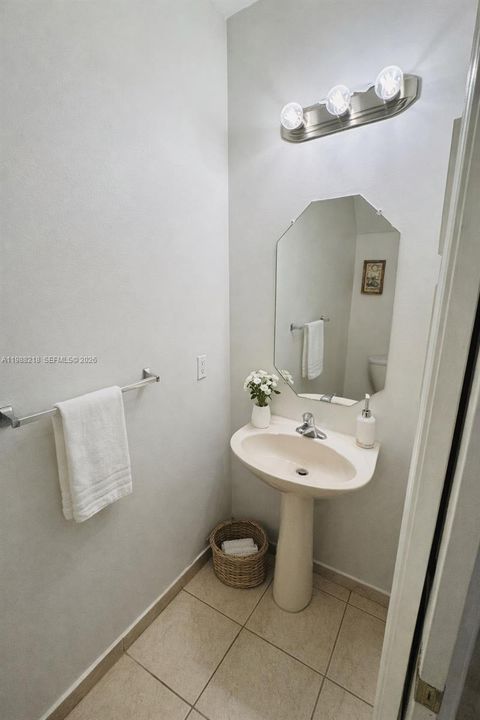 En Venta: $359,900 (3 camas, 2 baños, 1306 Pies cuadrados)
