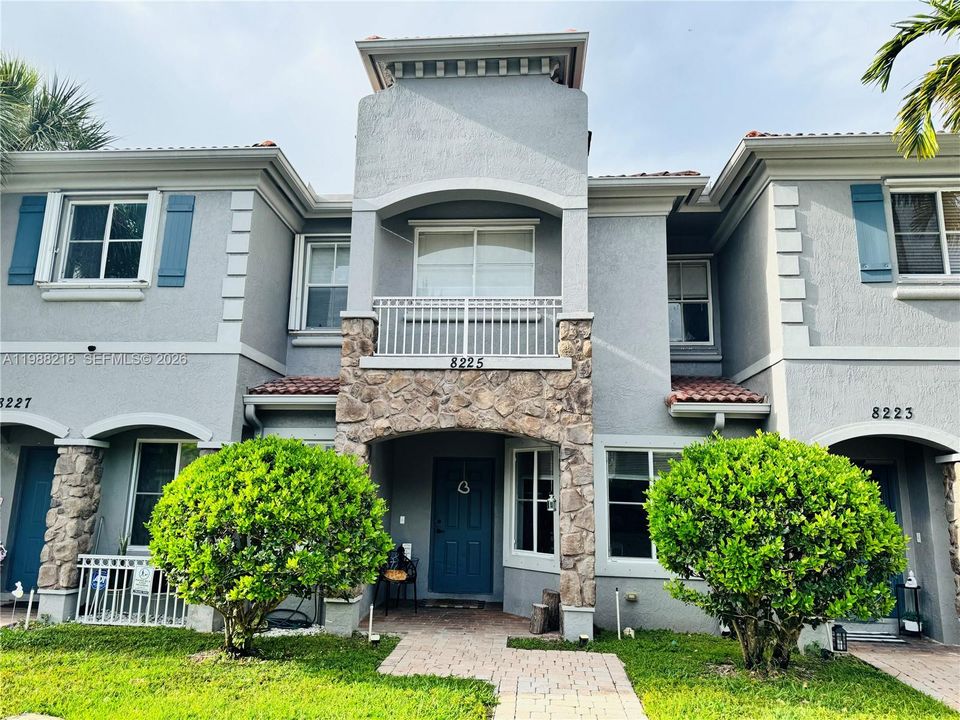 En Venta: $359,900 (3 camas, 2 baños, 1306 Pies cuadrados)