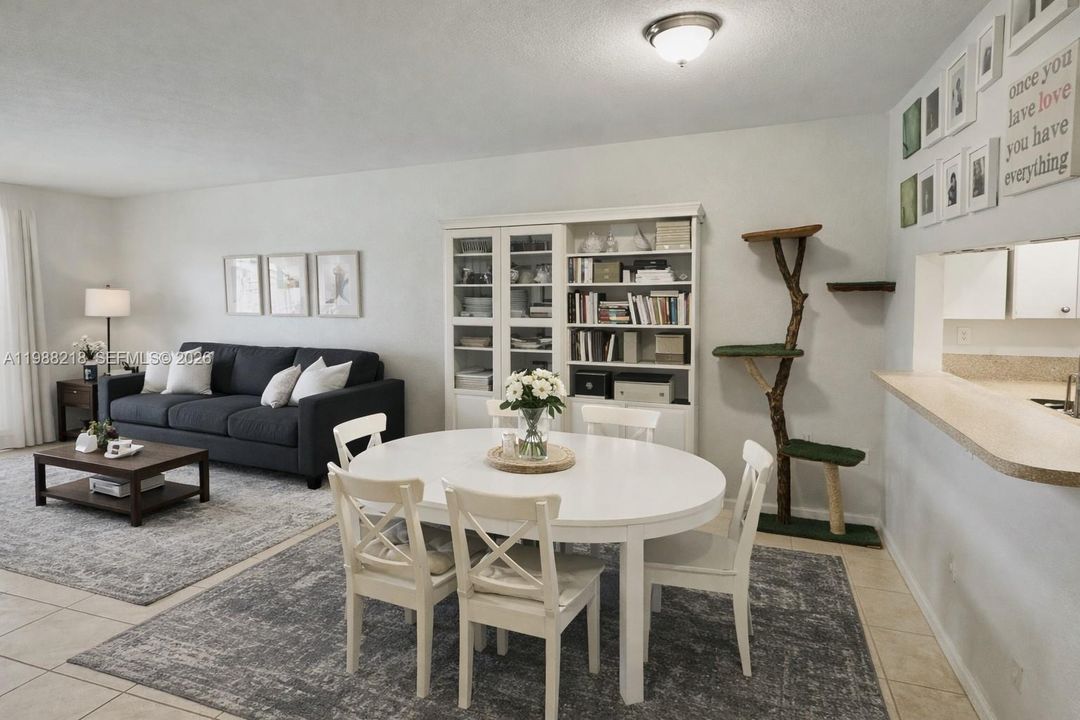 En Venta: $359,900 (3 camas, 2 baños, 1306 Pies cuadrados)