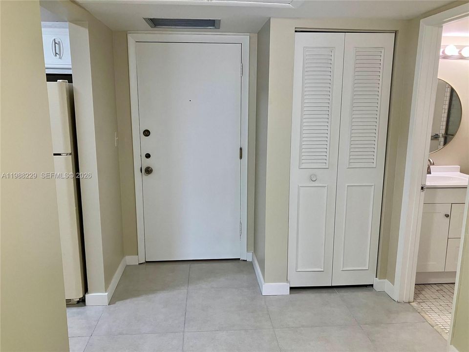 На продажу: $79,900 (1 спален, 1 ванн, 680 Квадратных фут)