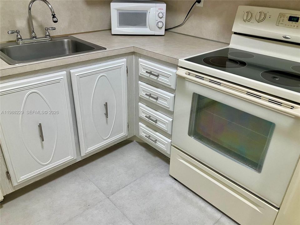 На продажу: $79,900 (1 спален, 1 ванн, 680 Квадратных фут)