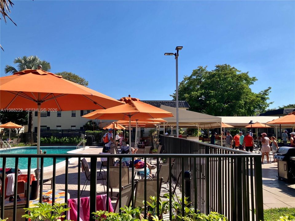 На продажу: $79,900 (1 спален, 1 ванн, 680 Квадратных фут)