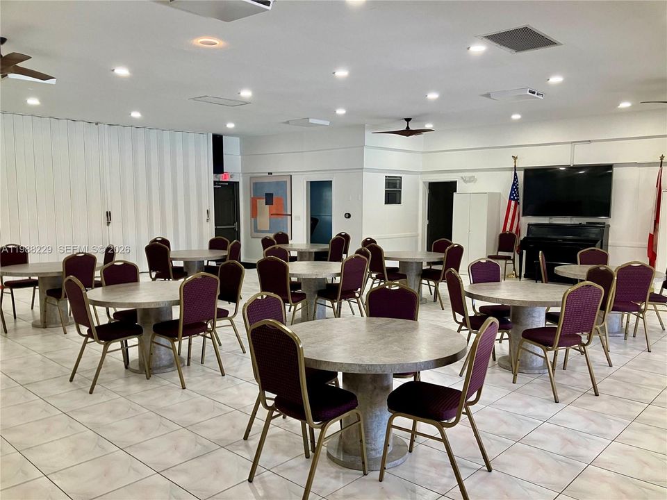 На продажу: $79,900 (1 спален, 1 ванн, 680 Квадратных фут)