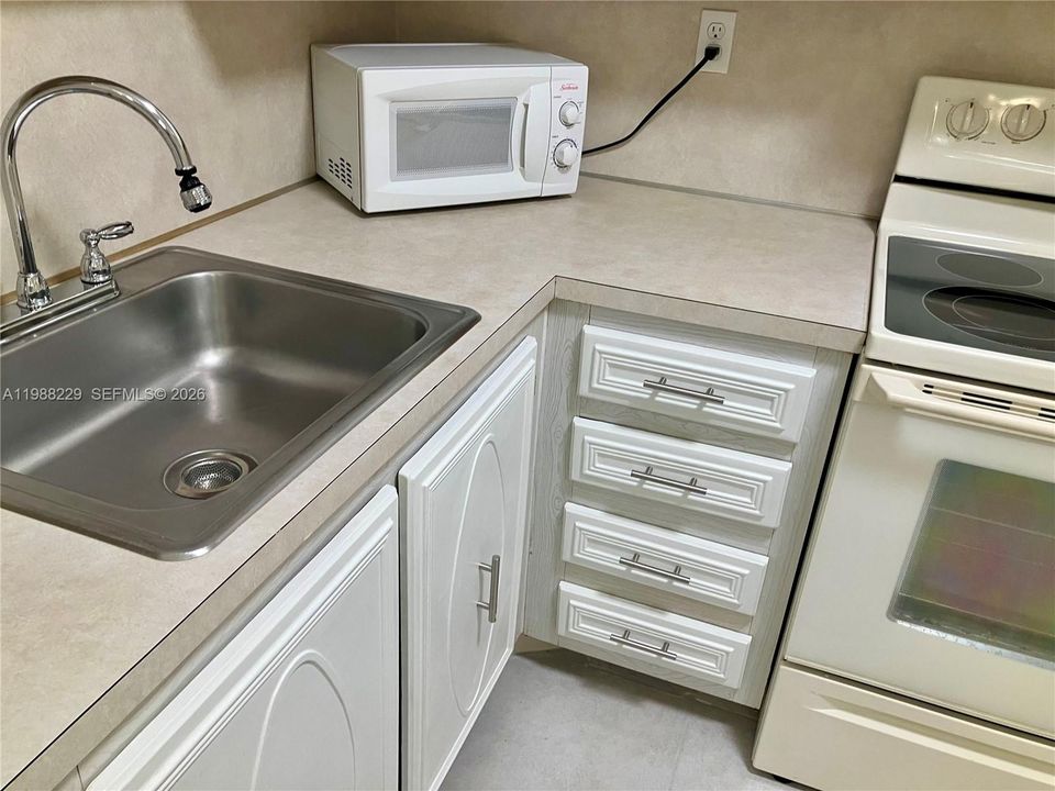 На продажу: $79,900 (1 спален, 1 ванн, 680 Квадратных фут)