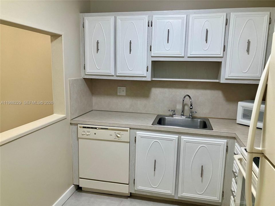 На продажу: $79,900 (1 спален, 1 ванн, 680 Квадратных фут)