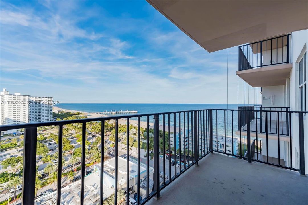 For Rent: $3,200 (2 beds, 2 baths, 1074 Square Feet)