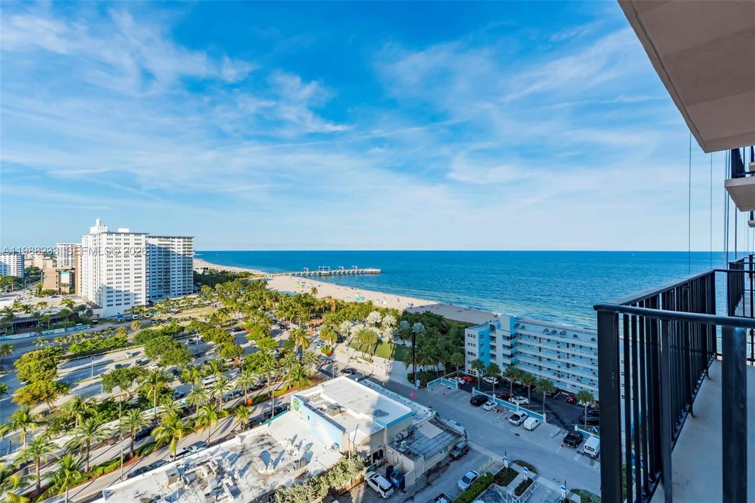 For Rent: $3,200 (2 beds, 2 baths, 1074 Square Feet)