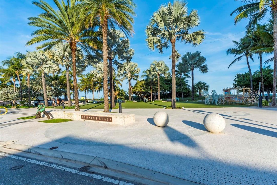 For Rent: $3,200 (2 beds, 2 baths, 1074 Square Feet)