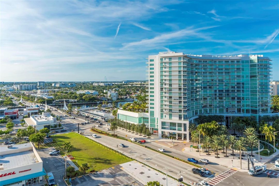 For Rent: $3,200 (2 beds, 2 baths, 1074 Square Feet)