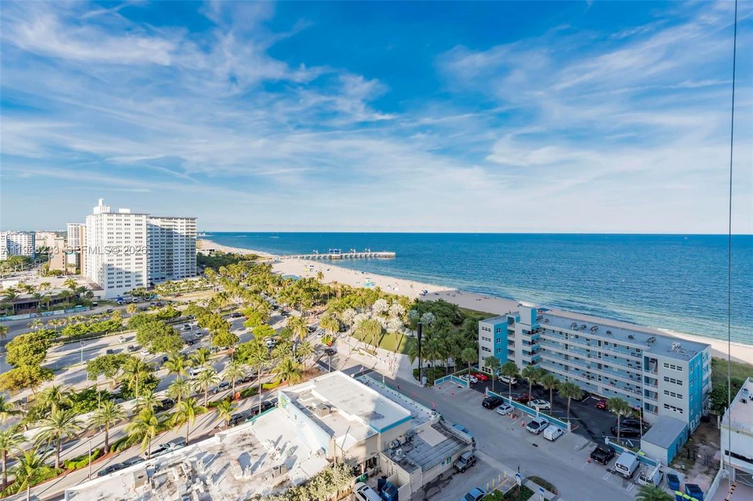 For Rent: $3,200 (2 beds, 2 baths, 1074 Square Feet)