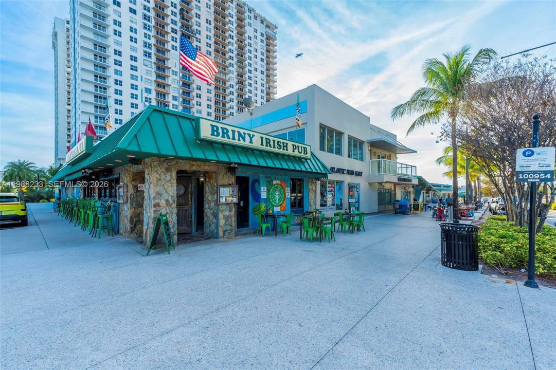 For Rent: $3,200 (2 beds, 2 baths, 1074 Square Feet)