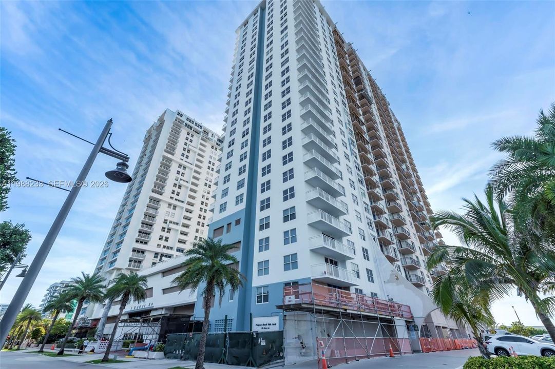 For Rent: $3,200 (2 beds, 2 baths, 1074 Square Feet)