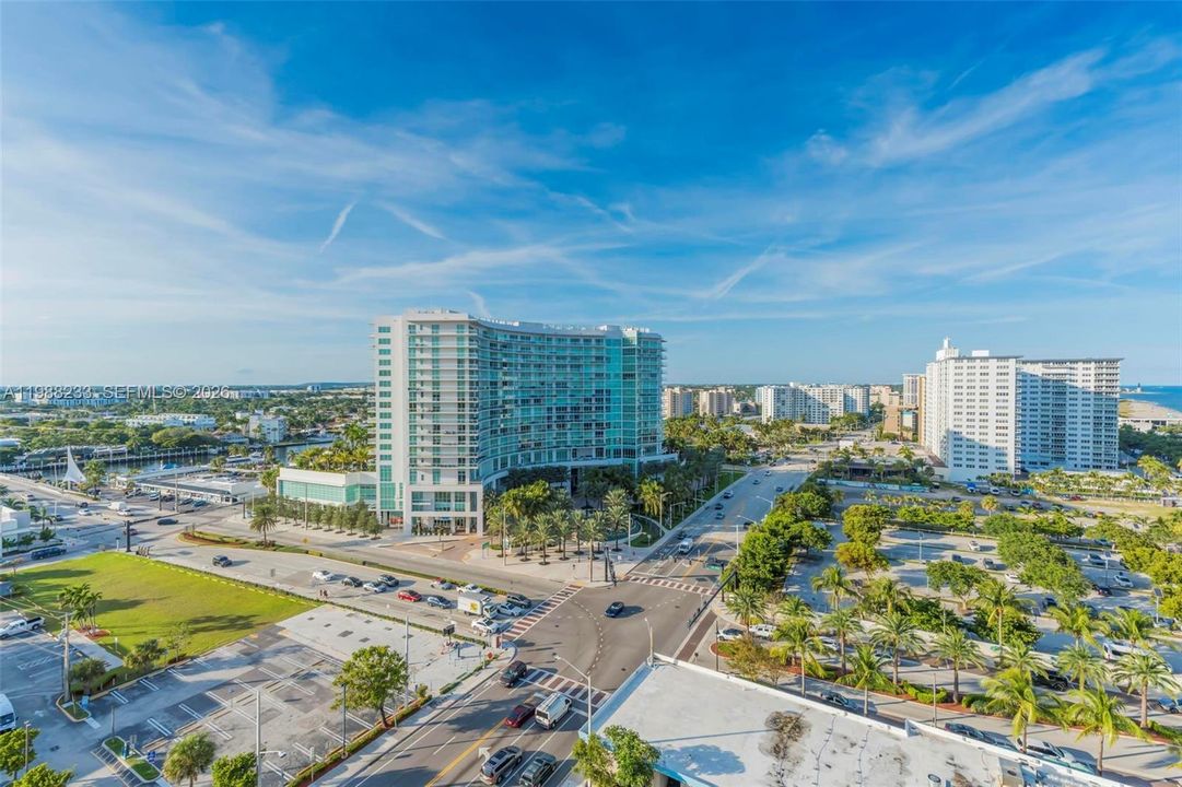 For Rent: $3,200 (2 beds, 2 baths, 1074 Square Feet)