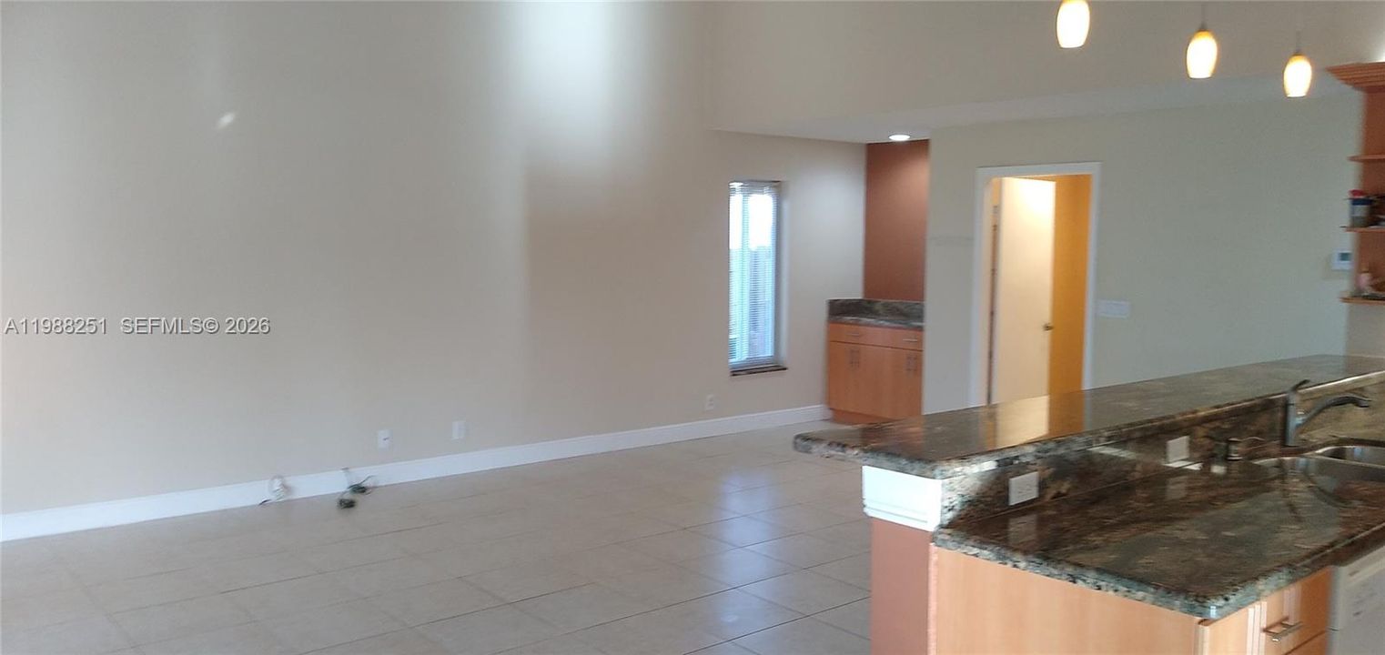 Recientemente alquilado: $4,500 (4 camas, 3 baños, 2981 Pies cuadrados)