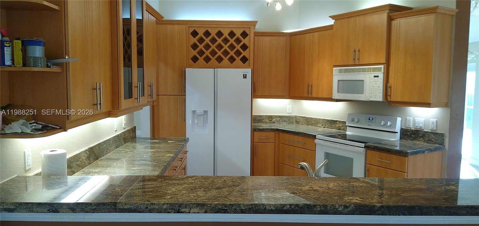 Recientemente alquilado: $4,500 (4 camas, 3 baños, 2981 Pies cuadrados)