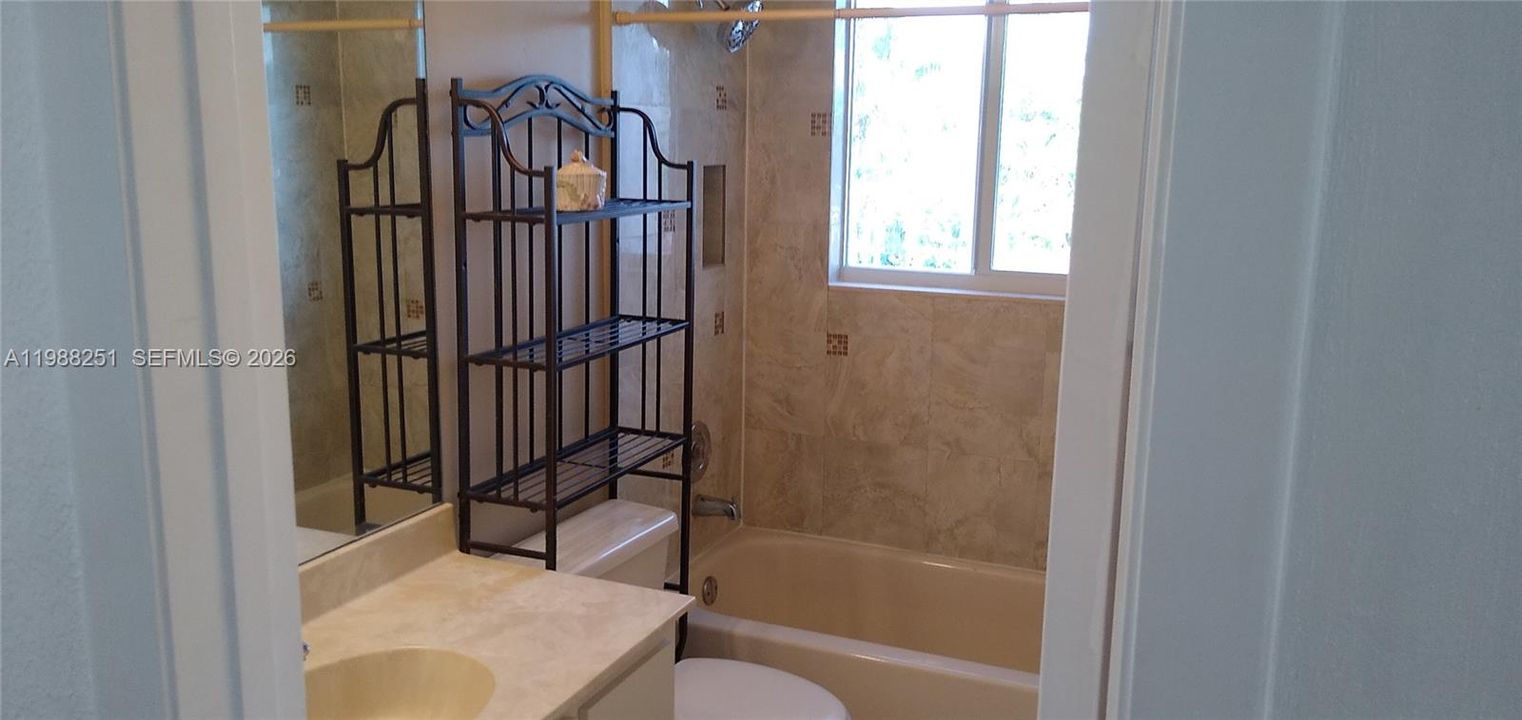 Recientemente alquilado: $4,500 (4 camas, 3 baños, 2981 Pies cuadrados)