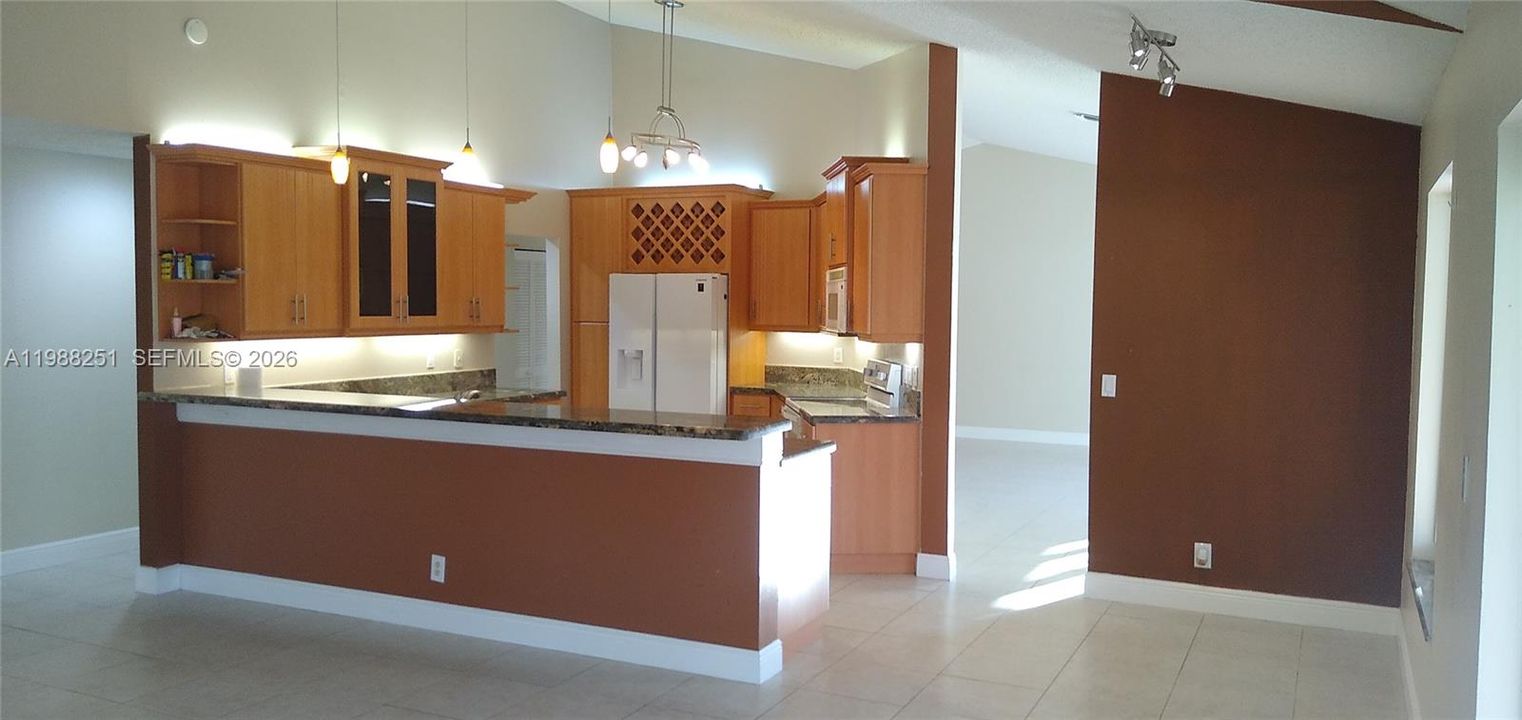 Recientemente alquilado: $4,500 (4 camas, 3 baños, 2981 Pies cuadrados)