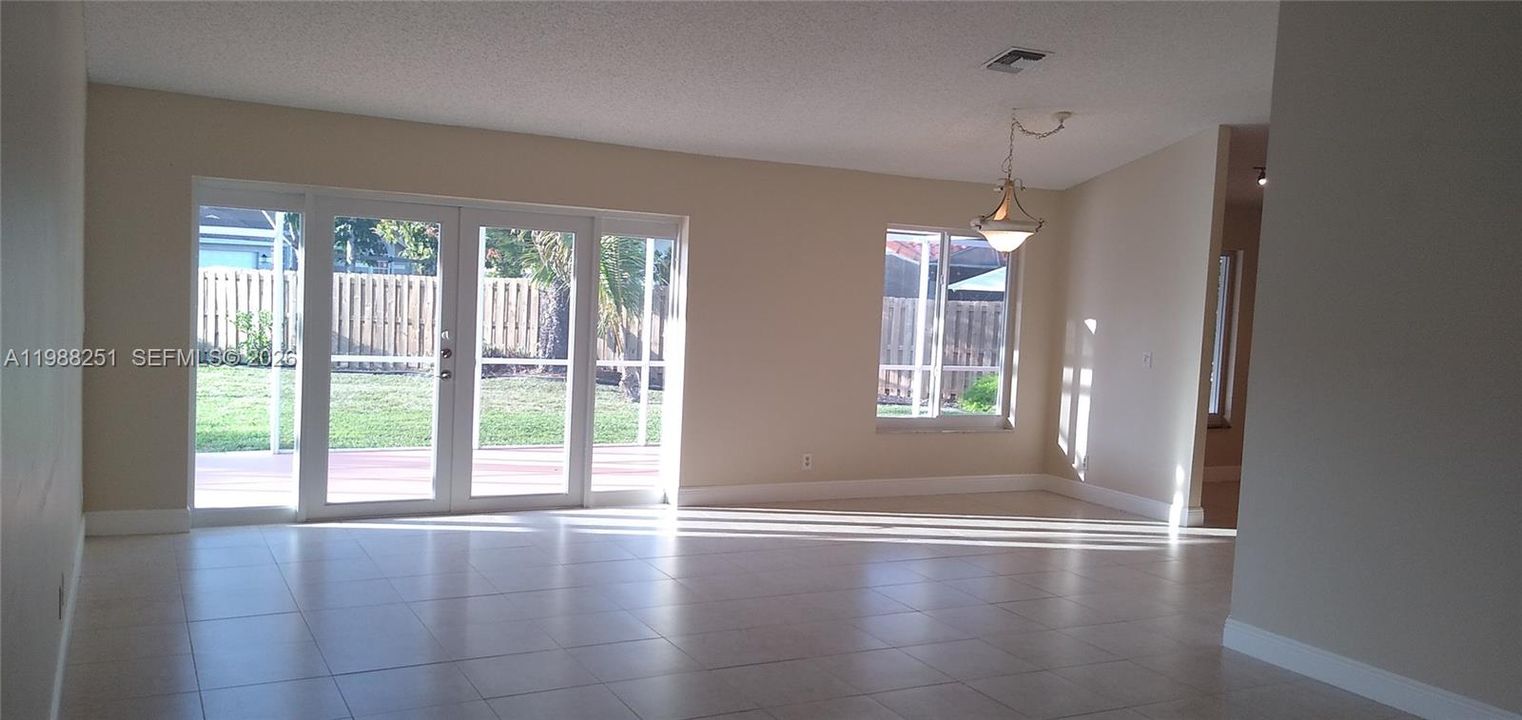 Recientemente alquilado: $4,500 (4 camas, 3 baños, 2981 Pies cuadrados)