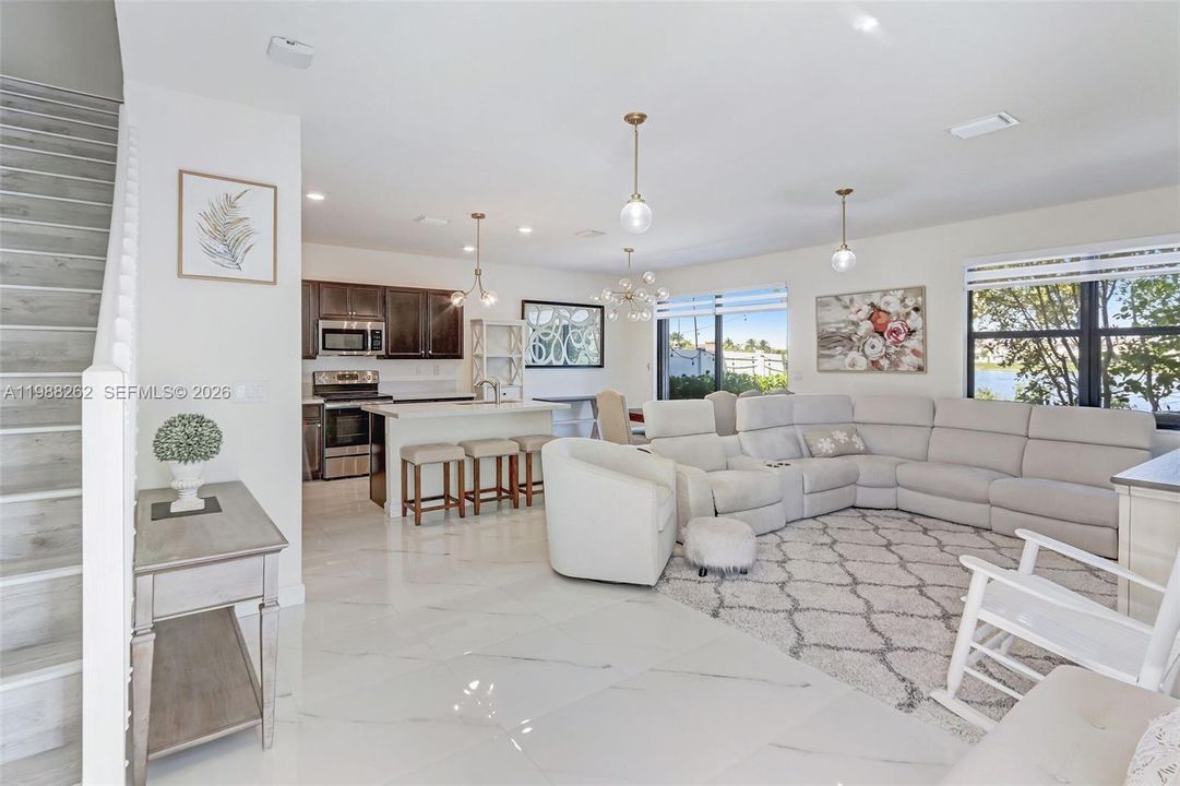 На продажу: $585,000 (4 спален, 3 ванн, 1781 Квадратных фут)