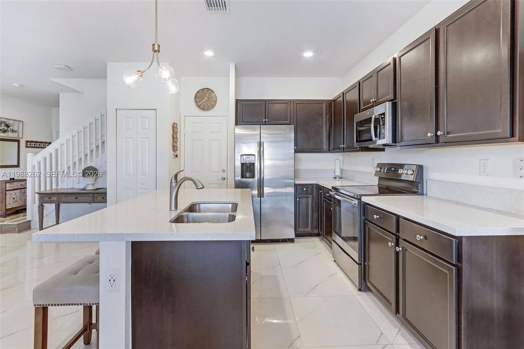 На продажу: $585,000 (4 спален, 3 ванн, 1781 Квадратных фут)