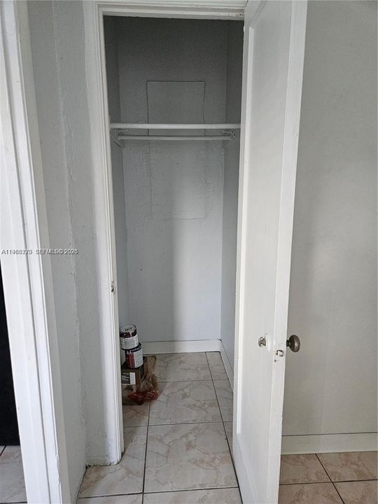 For Rent: $1,250 (0 beds, 1 baths, 400 Square Feet)