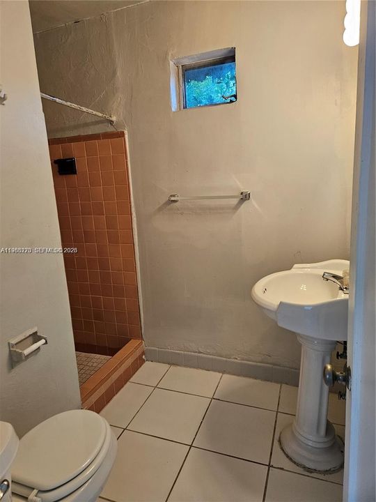 For Rent: $1,250 (0 beds, 1 baths, 400 Square Feet)