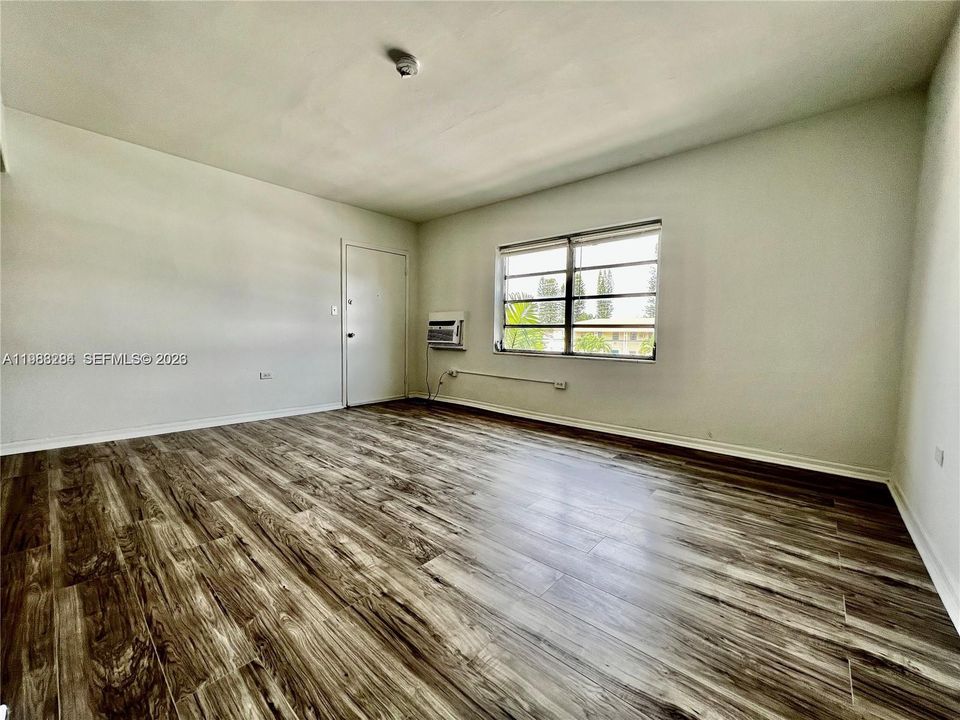 Recently Sold: $149,000 (2 beds, 2 baths, 894 Square Feet)