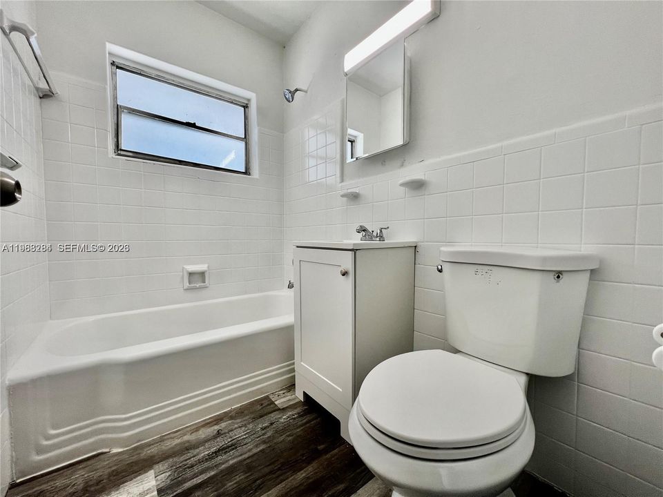 Recently Sold: $149,000 (2 beds, 2 baths, 894 Square Feet)