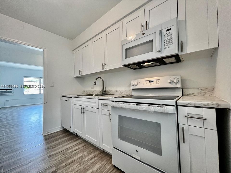 Recently Sold: $149,000 (2 beds, 2 baths, 894 Square Feet)