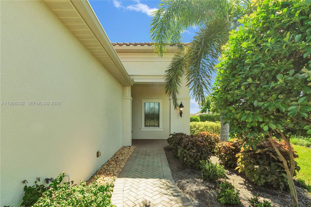 For Sale: $369,900 (3 beds, 2 baths, 1525 Square Feet)