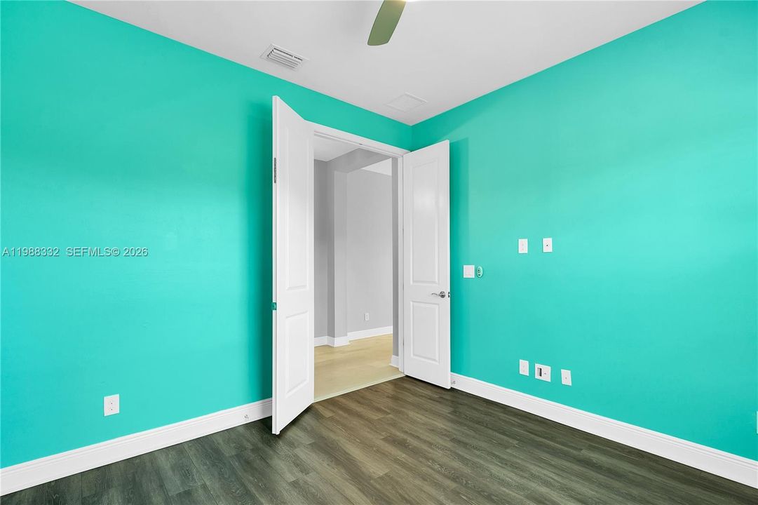 For Sale: $369,900 (3 beds, 2 baths, 1525 Square Feet)