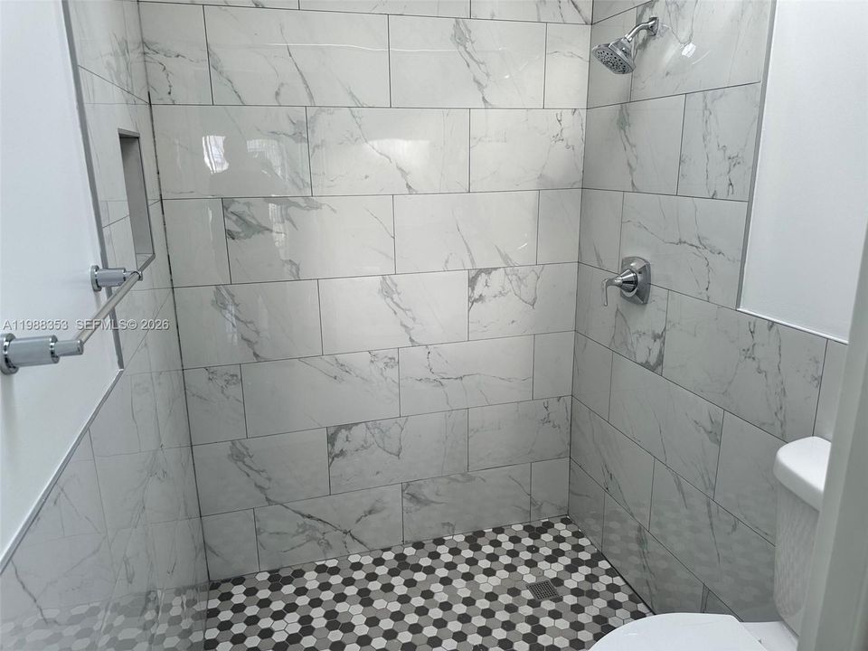 Recently Rented: $3,400 (3 beds, 2 baths, 1296 Square Feet)