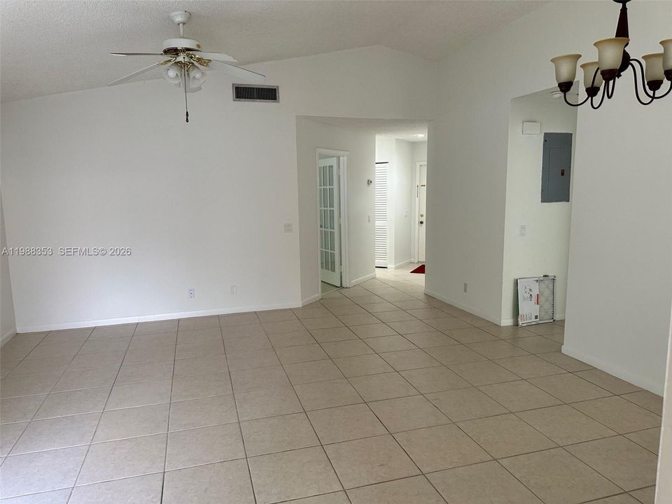 Recently Rented: $3,400 (3 beds, 2 baths, 1296 Square Feet)
