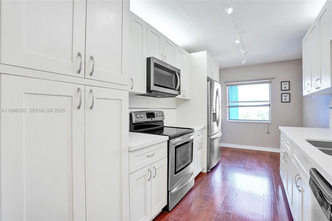 Active With Contract: $225,000 (2 beds, 2 baths, 1344 Square Feet)