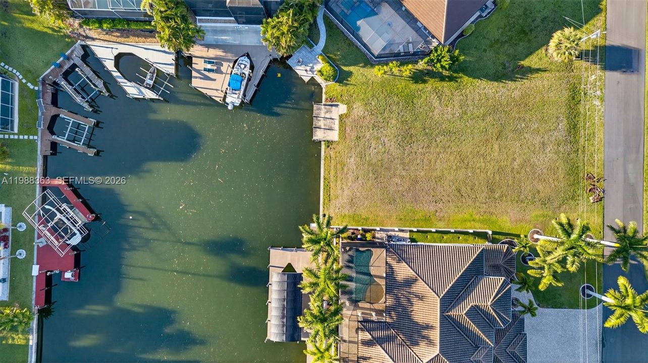 На продажу: $495,000 (0.24 acres)